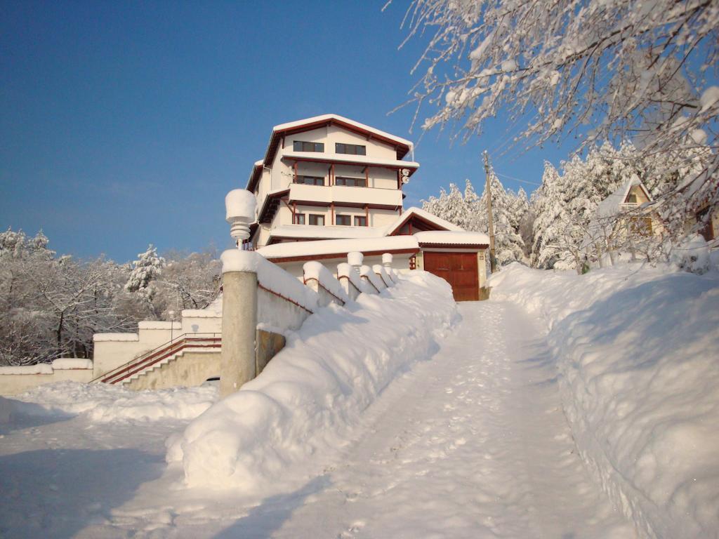 Family Hotel Diana Lyaskovo  Luaran gambar