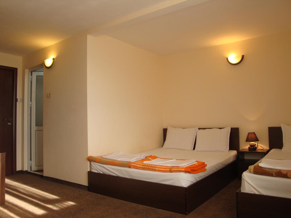 Family Hotel Diana Lyaskovo  Luaran gambar