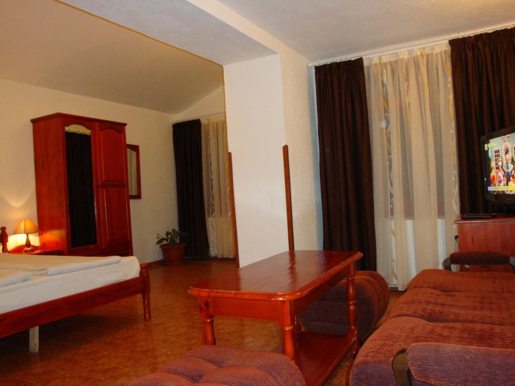 Family Hotel Diana Lyaskovo  Luaran gambar
