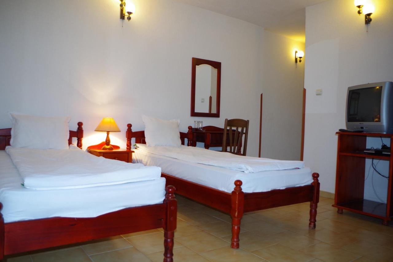 Family Hotel Diana Lyaskovo  Luaran gambar
